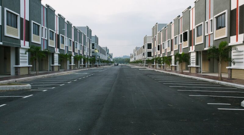 découvrez le confort et le style de vie offerts par notre sélection de condominiums. profitez d'espaces modernes, d'équipements de qualité et d'une localisation idéale, tout en bénéficiant d'une communauté dynamique. idéal pour les jeunes professionnels, les familles et ceux qui recherchent un cadre de vie pratique et agréable.