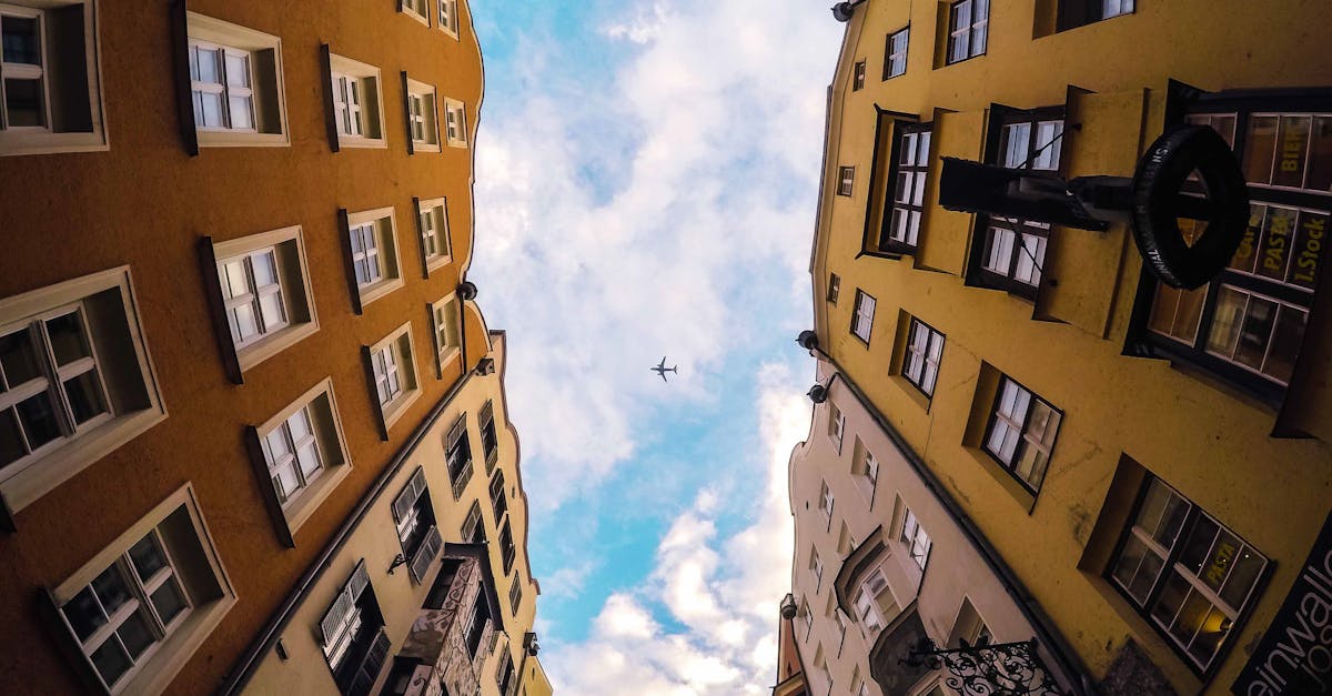 découvrez les multiples avantages du mode de vie en condominium : confort, sécurité et communauté. explorez nos options variées pour trouver l'espace idéal qui allie modernité et accessibilité, que ce soit pour l'achat ou la location.