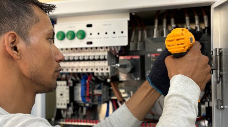 découvrez les normes électriques essentielles pour assurer la sécurité et la conformité de vos installations. apprenez les exigences réglementaires et les meilleures pratiques pour garantir un fonctionnement optimal de vos systèmes électriques.
