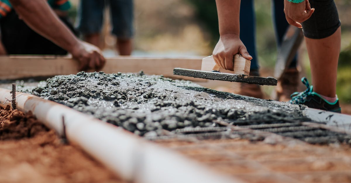 découvrez les bases essentielles des fondations : concepts, types et techniques pour garantir la stabilité et la durabilité de vos constructions. apprenez comment bien poser des fondations pour un bâtiment solide et résistant.