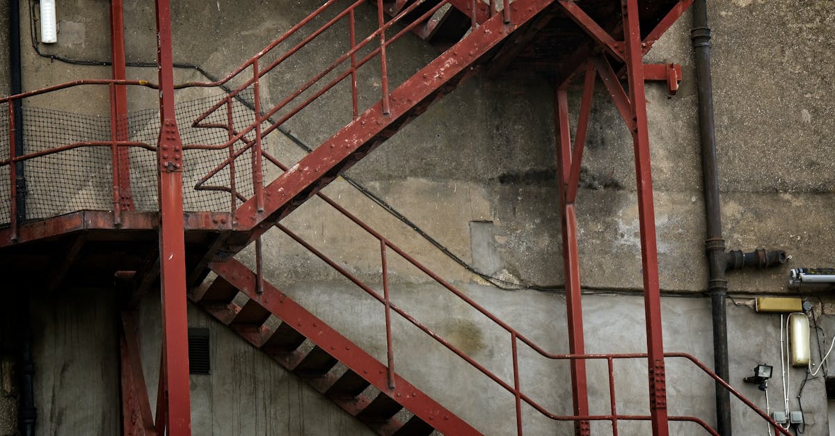 découvrez les régulations concernant les escaliers modulaires : normes de sécurité, matériaux, dimensions et conseils pour une installation conforme. assurez-vous que vos projets respectent la législation en vigueur.