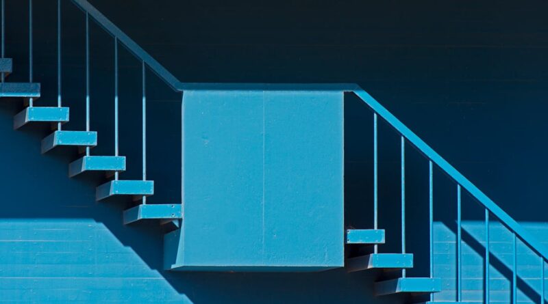 découvrez les régulations concernant les escaliers modulaires. informez-vous sur les normes de construction, les exigences de sécurité et les spécifications techniques nécessaires pour concevoir des escaliers modulaires conformes et fonctionnels.