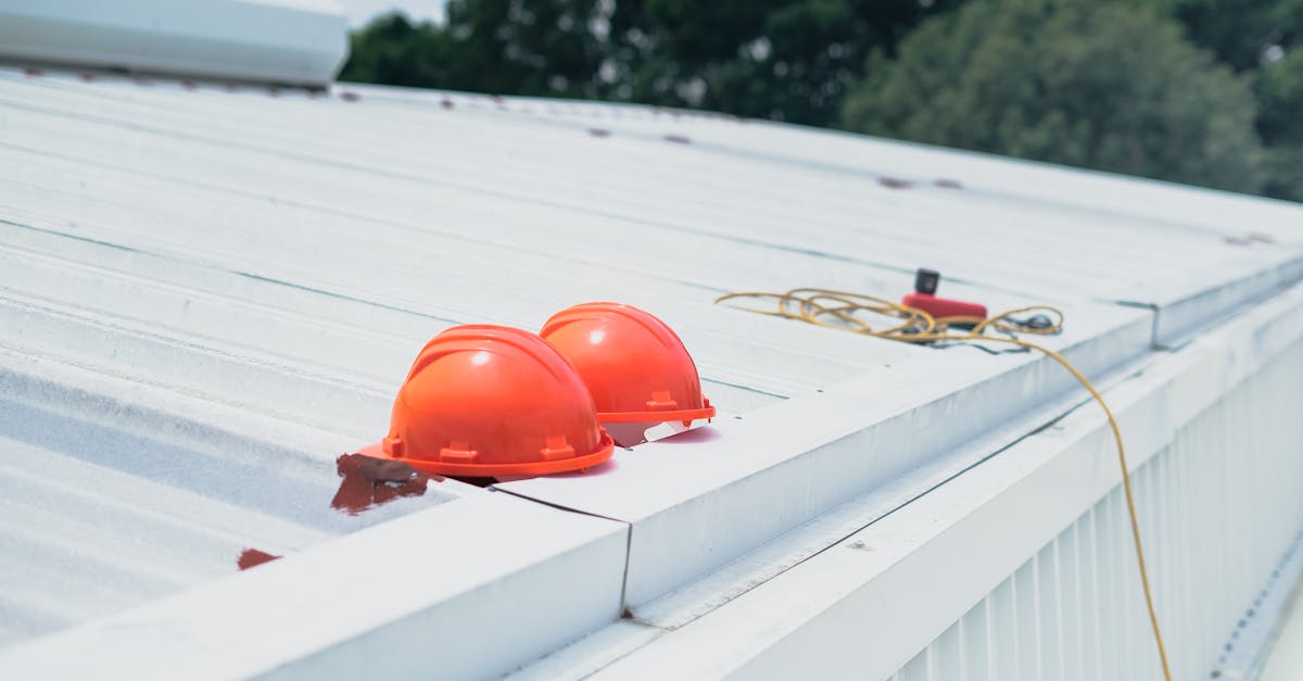 découvrez les réglementations en matière de couverture, des normes de sécurité aux exigences de construction, pour garantir un toit durable et conforme aux lois en vigueur.