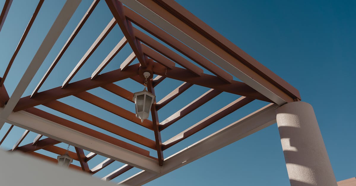 découvrez les réglementations en matière de toiture pour garantir la sécurité, la durabilité et la conformité de vos travaux. informez-vous sur les normes à respecter et les meilleures pratiques pour vos projets de couverture.