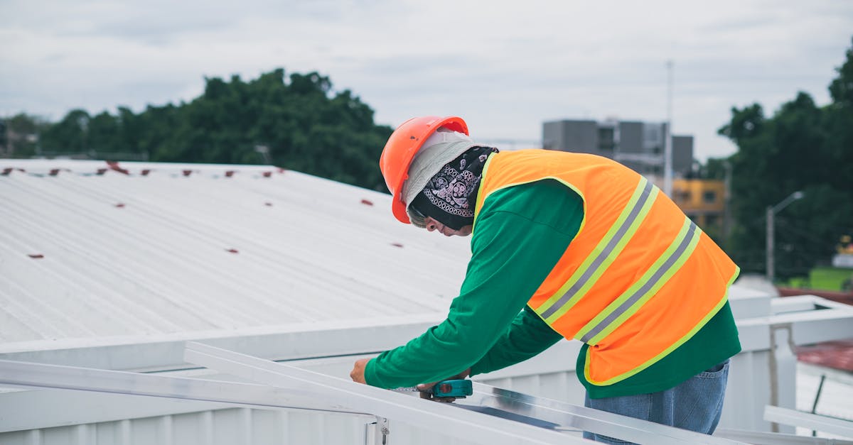 découvrez les réglementations en matière de couverture pour garantir la sécurité et la durabilité de vos toits. apprenez les normes, les codes de construction et les meilleures pratiques pour un travail conforme et de qualité.
