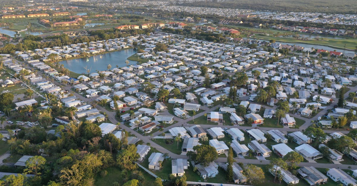 découvrez le concept de subdivision, une notion clé en urbanisme et en gestion foncière, qui permet de diviser une propriété en plusieurs parcelles. apprenez les enjeux, les avantages et les étapes pour réussir votre projet de subdivision.