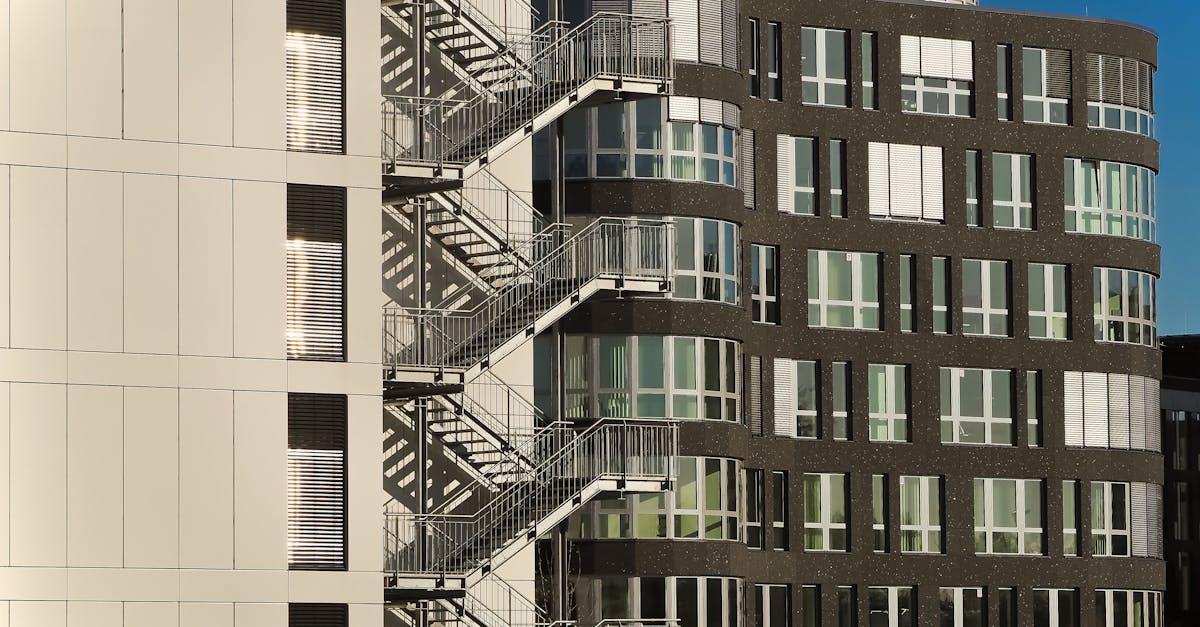 découvrez tout sur le cladding : techniques, matériaux, avantages et tendances pour habiller et protéger les façades de vos bâtiments de manière esthétique et durable.