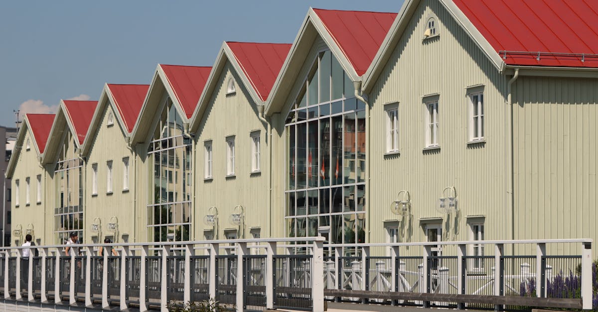 découvrez tout ce qu'il faut savoir sur la fiscalité immobilière : impôts fonciers, plus-values, revenus locatifs et conseils pour optimiser la fiscalité de vos investissements immobiliers.