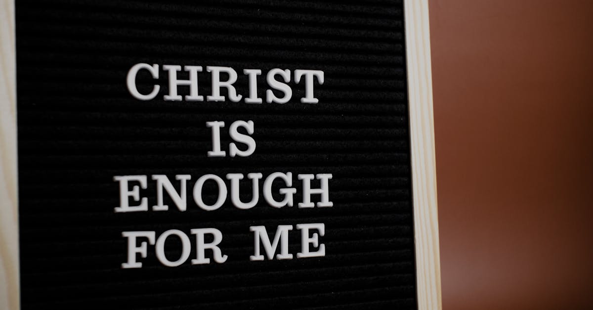 découvrez la signification du terme 'quotation', ses usages courants en français, et son importance dans différents contextes professionnels et financiers.